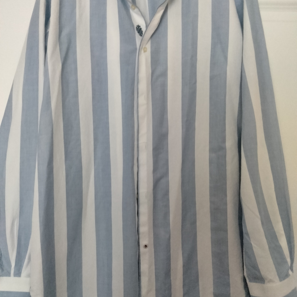 Robert Graham Blue and White Striped Casual Shirt